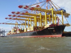 MSC Venezuela am Container-Terminal in Bremerhaven