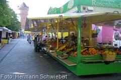 Eine große Obst- und Gemüsevielfalt auf dem Wochenmarkt in Geestemünde | Foto: Hermann Schwiebert