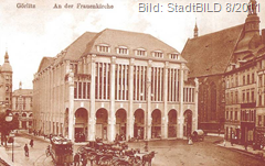 Ansichtkarte um 1914: Frontansicht mit Droschkenplatz
