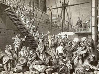 Um 1850: Deutsche Emigranten betreten ein Dampfschiff in Hamburg (Deutschland) mit Kurs auf New York City (USA).