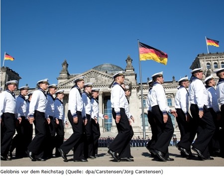 Gelöbnis 2013 vor dem Reichstag