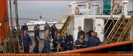 Reinschiffmachen auf der "Sedov"