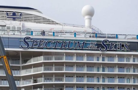 "Spectrum of the Seas" in Bremerhaven