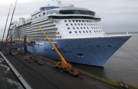 "Spectrum of the Seas" in Bremerhaven